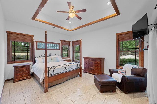 611 Post Oak DR, Dripping Springs, TX 78620