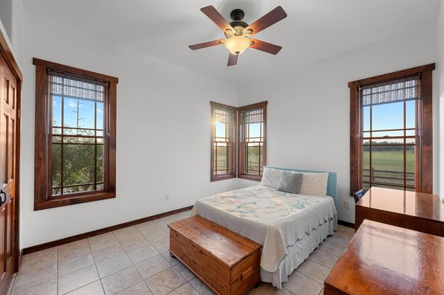 611 Post Oak DR, Dripping Springs, TX 78620