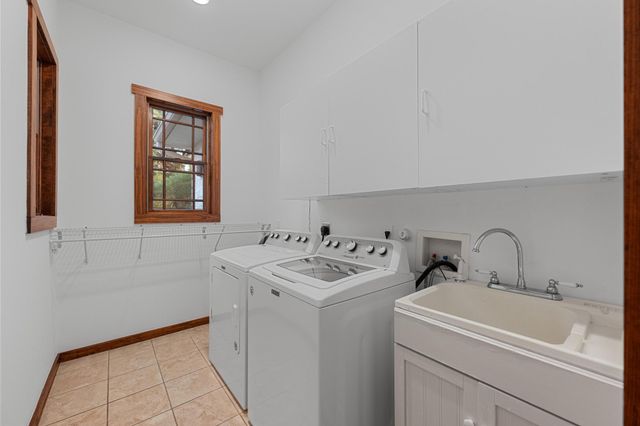 611 Post Oak DR, Dripping Springs, TX 78620