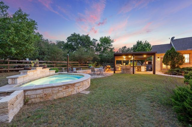 611 Post Oak DR, Dripping Springs, TX 78620
