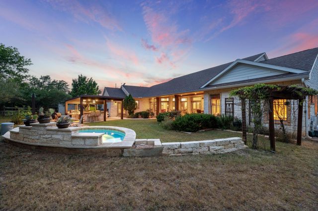 611 Post Oak DR, Dripping Springs, TX 78620