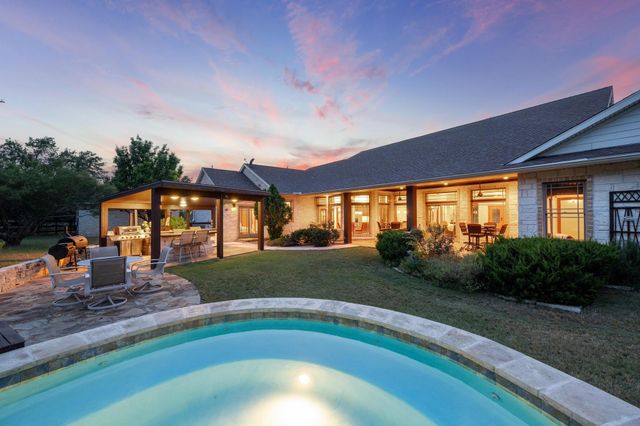 611 Post Oak DR, Dripping Springs, TX 78620