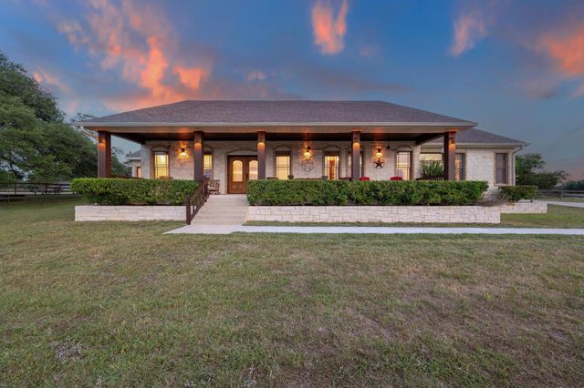 611 Post Oak DR, Dripping Springs, TX 78620