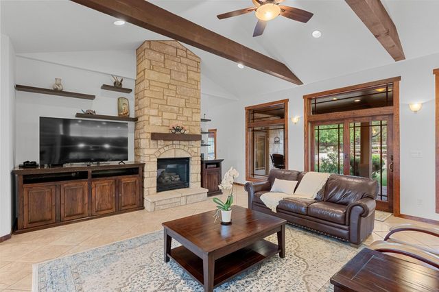 611 Post Oak DR, Dripping Springs, TX 78620