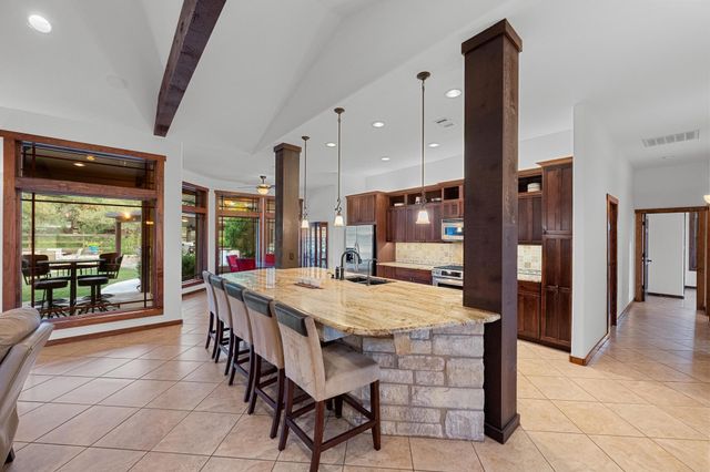 611 Post Oak DR, Dripping Springs, TX 78620