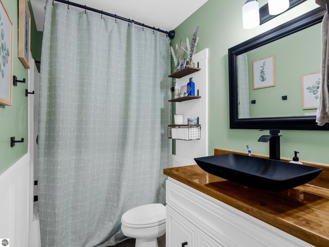 4740 N Manor Wood Drive, Traverse City, MI 49685