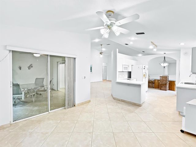 7880 Laina Lane 3, Boynton Beach, FL 33437