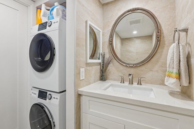 665 SE 21st Avenue 107, Deerfield Beach, FL 33441