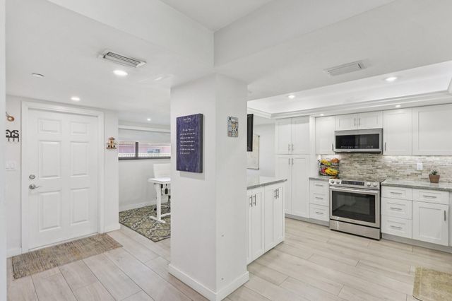 665 SE 21st Avenue 107, Deerfield Beach, FL 33441