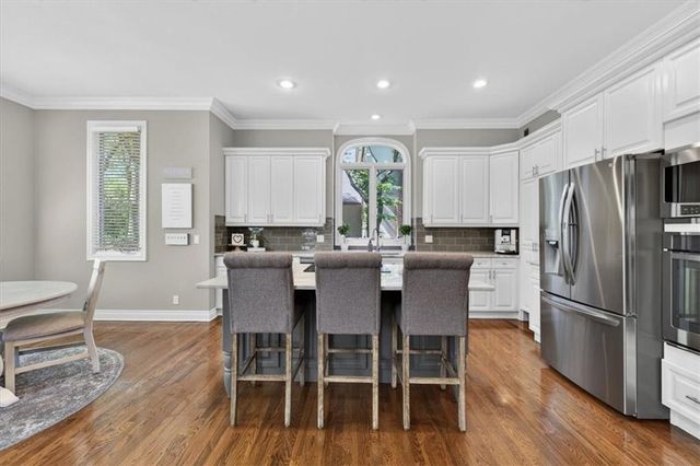9516 Cailler Drive, Lenexa, KS 66220