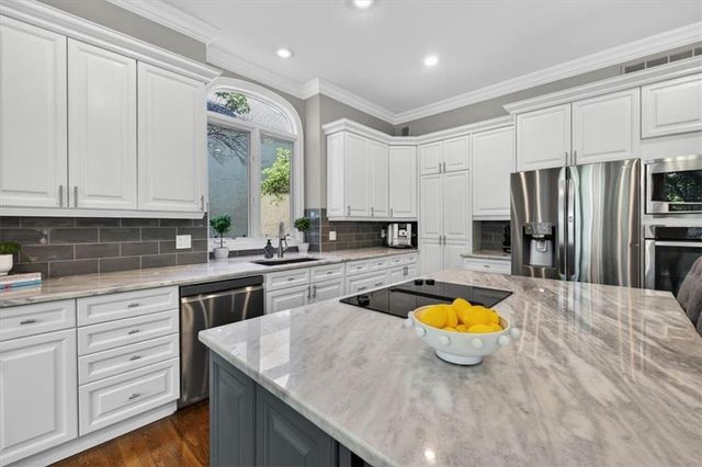 9516 Cailler Drive, Lenexa, KS 66220