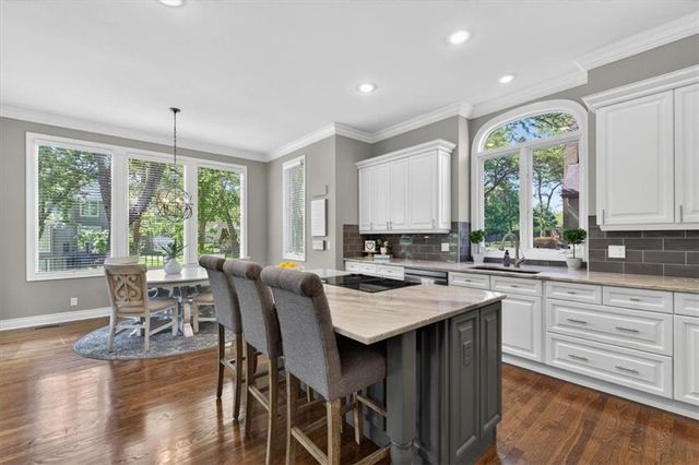 9516 Cailler Drive, Lenexa, KS 66220