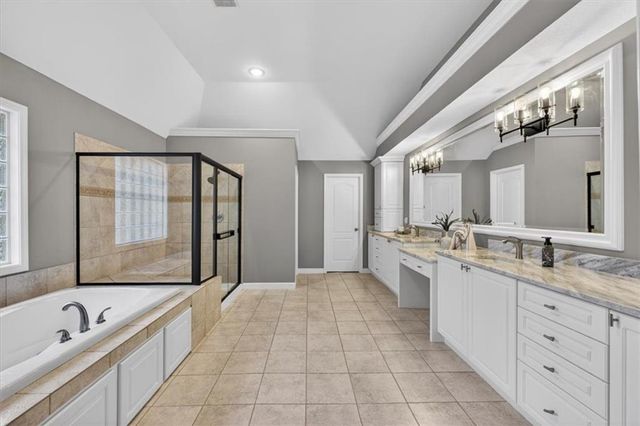 9516 Cailler Drive, Lenexa, KS 66220