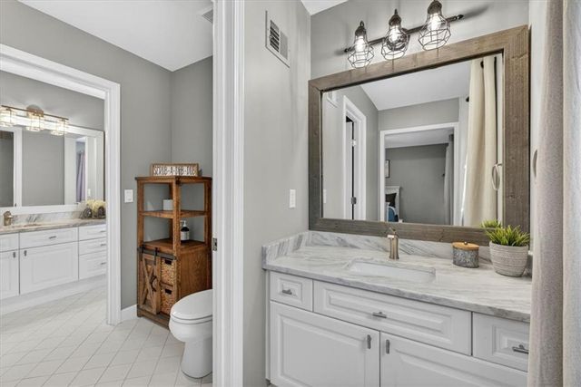 9516 Cailler Drive, Lenexa, KS 66220