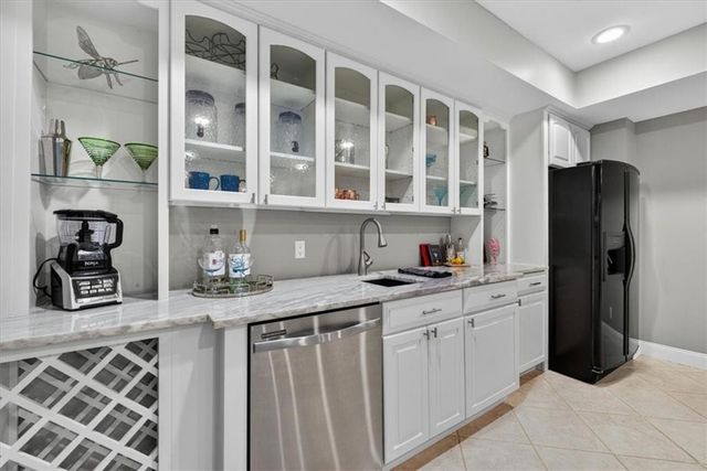 9516 Cailler Drive, Lenexa, KS 66220