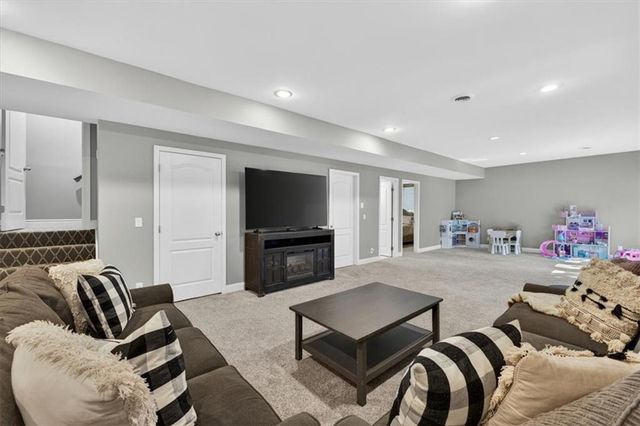 9516 Cailler Drive, Lenexa, KS 66220