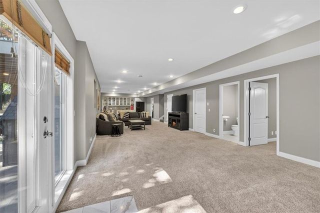 9516 Cailler Drive, Lenexa, KS 66220