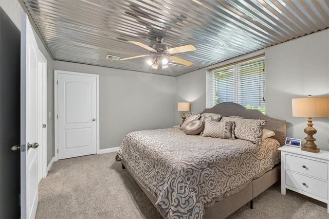 9516 Cailler Drive, Lenexa, KS 66220