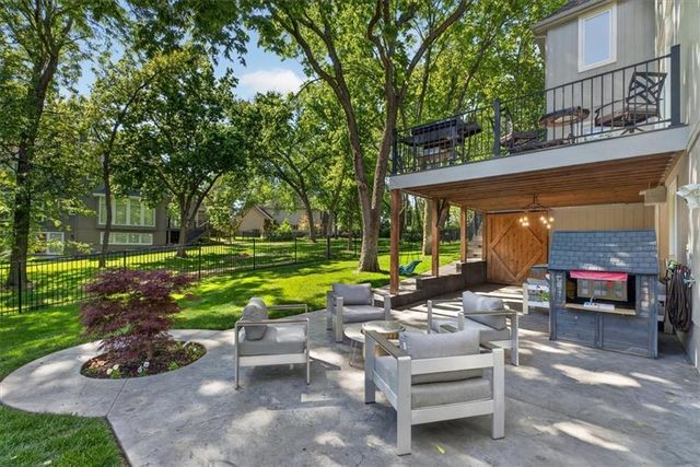 9516 Cailler Drive, Lenexa, KS 66220