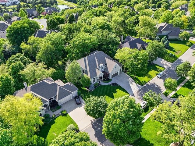 9516 Cailler Drive, Lenexa, KS 66220