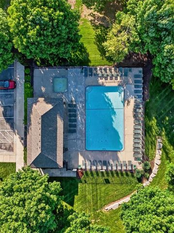 9516 Cailler Drive, Lenexa, KS 66220