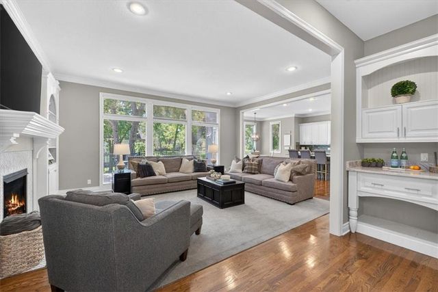 9516 Cailler Drive, Lenexa, KS 66220