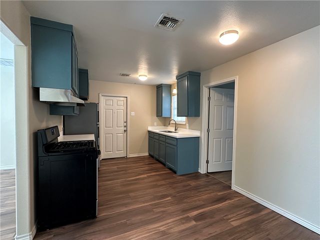 1906 Roslyn St, Corpus Christi, TX 78416