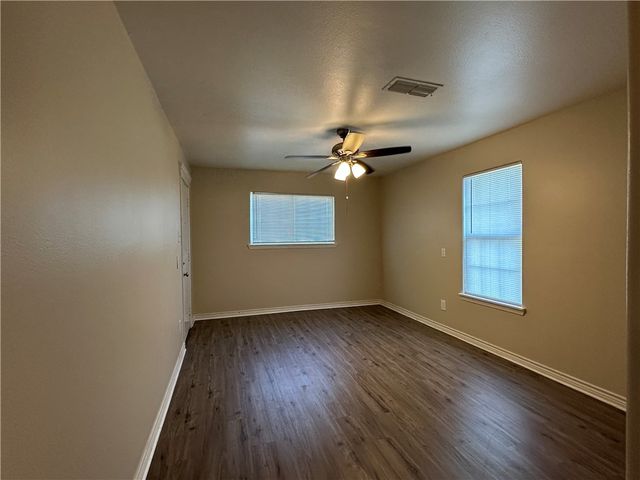 1906 Roslyn St, Corpus Christi, TX 78416