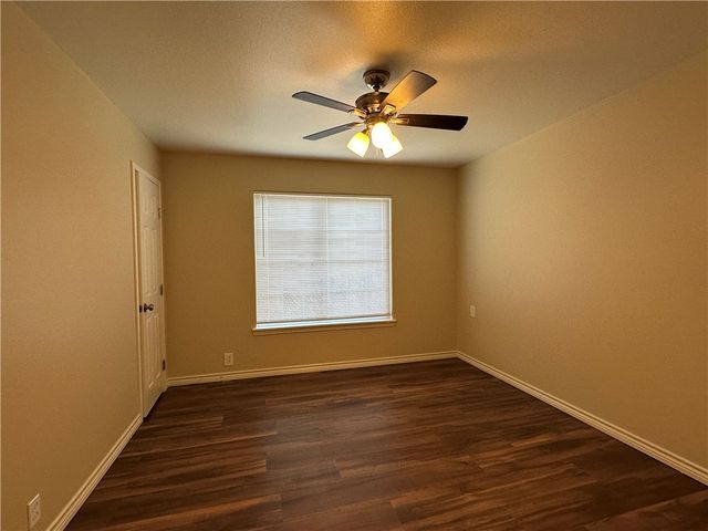 1906 Roslyn St, Corpus Christi, TX 78416