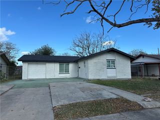 1906 Roslyn St, Corpus Christi, TX 78416