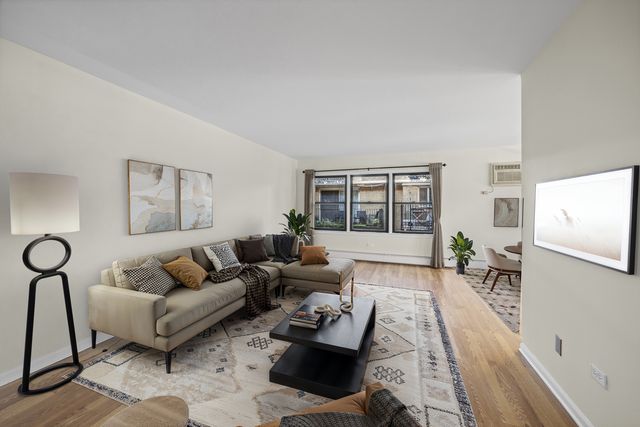 444 Washington Boulevard 207, Oak Park, IL 60302