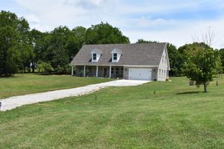 2107 Double Branch Rd, Columbia, TN 38401
