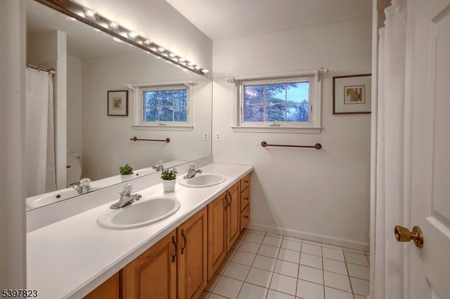 1 Dogwood Dr, Mendham Twp., NJ 07960