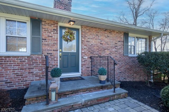 1 Dogwood Dr, Mendham Twp., NJ 07960