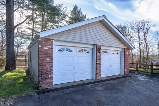 1 Dogwood Dr, Mendham Twp., NJ 07960