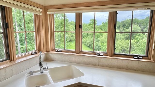 34 Leahey Ave, South Hadley, MA 01075
