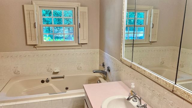 34 Leahey Ave, South Hadley, MA 01075