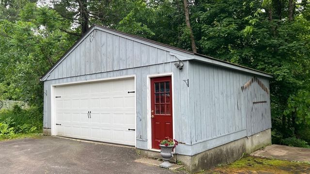 34 Leahey Ave, South Hadley, MA 01075