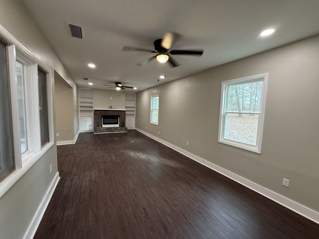 935 McKellar Dr, Tullahoma, TN 37388