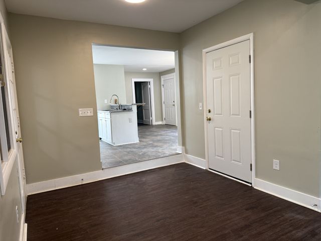 935 McKellar Dr, Tullahoma, TN 37388