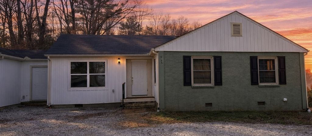 935 McKellar Dr, Tullahoma, TN 37388