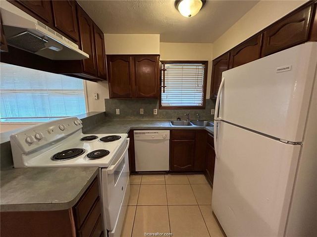 1913 Pine Tree Drive B, Bryan, TX 77802