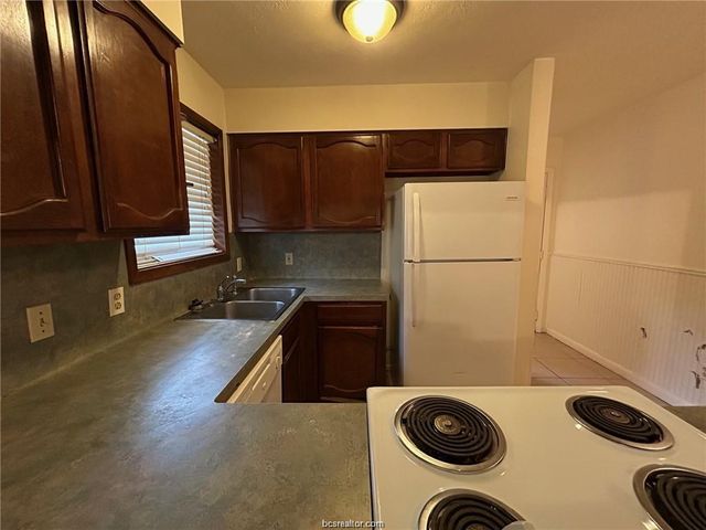 1913 Pine Tree Drive B, Bryan, TX 77802