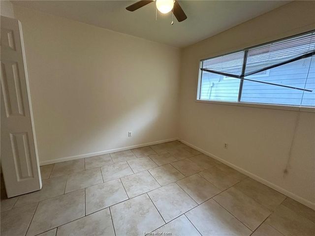 1913 Pine Tree Drive B, Bryan, TX 77802