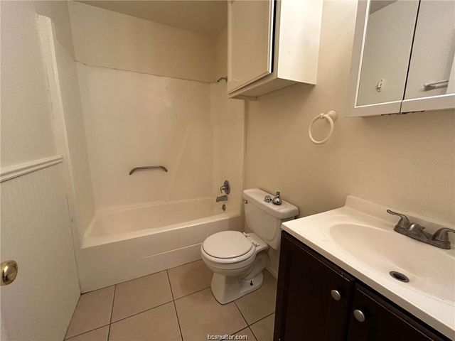1913 Pine Tree Drive B, Bryan, TX 77802