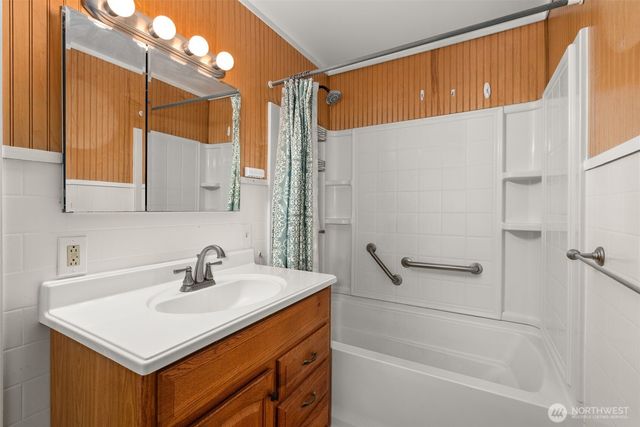 720 Washington Avenue, Raymond, WA 98577