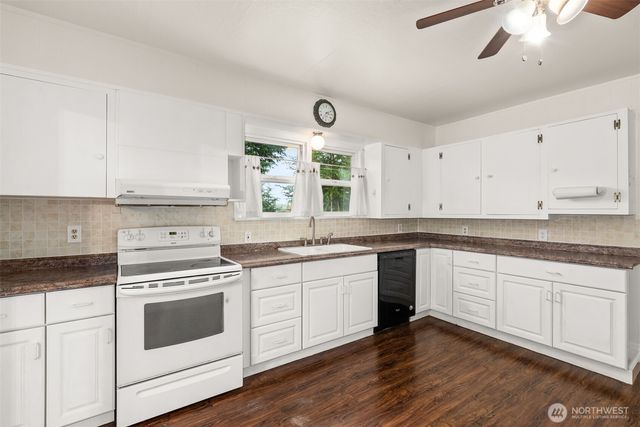 720 Washington Avenue, Raymond, WA 98577