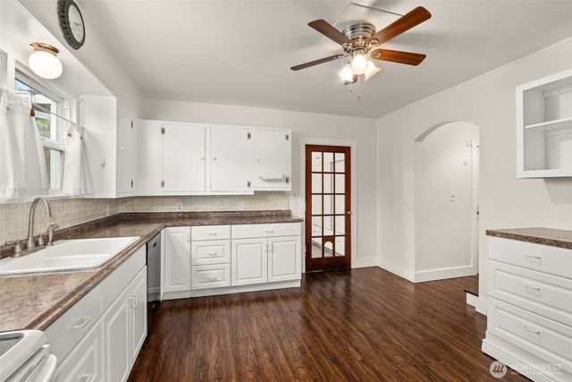 720 Washington Avenue, Raymond, WA 98577