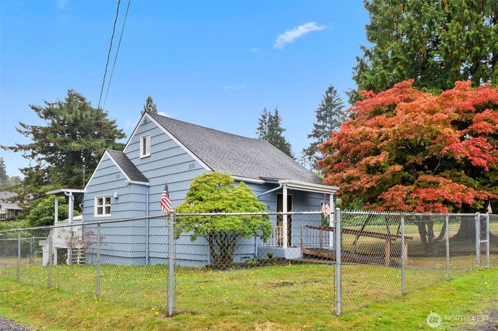 720 Washington Avenue, Raymond, WA 98577