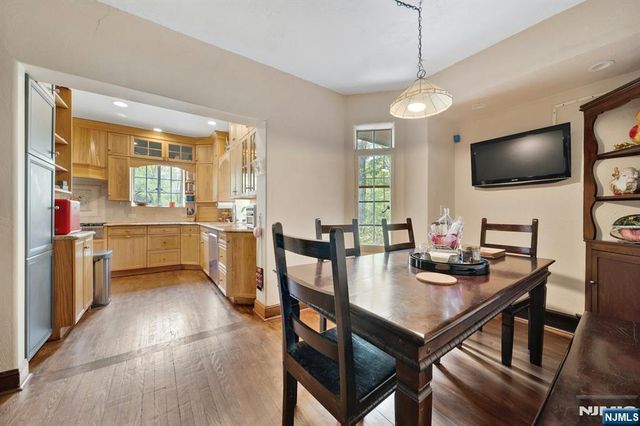 17 Hillside Avenue, Upper Saddle River, NJ 07458